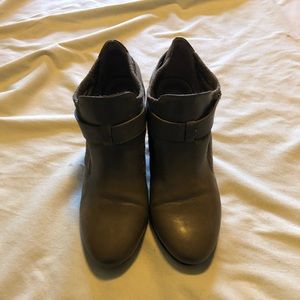 VGUC Naturalizer taupe booties size 8 1/2